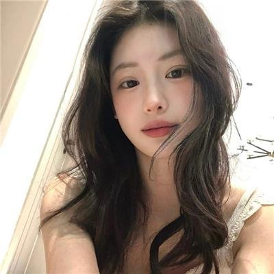 完蛋,我被七个女神逼婚了 海报